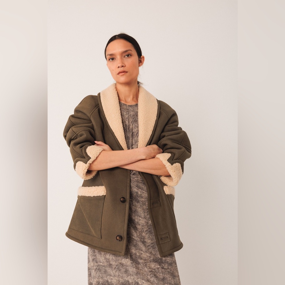 Indi & Cold Short Shearling Coat in Khaki